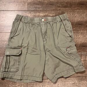 Tommy Bahama cargo shorts
Size:L
Color: Olive Green
Retail:$89
Stk#142